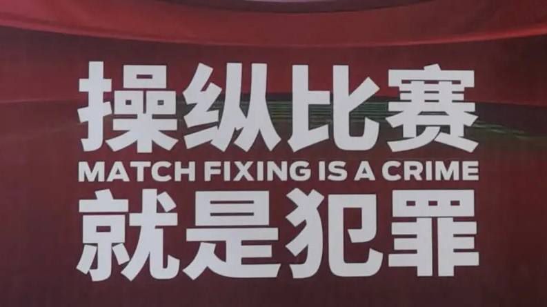 ”“那不勒斯有意激活板仓滉的1500万欧解约金条款，但是球员有身体方面的问题。